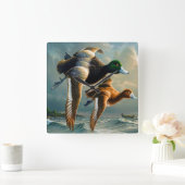 ダック飛んでいるは海と下の小さなボートを越えて スクエア壁時計 (ホーム)