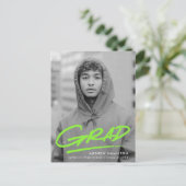 ダッシュモダングラードライム写真卒業パーティー インビテーションポストカード (スタンド正面)