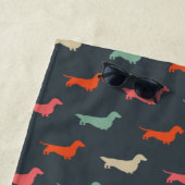 ダッシュンドシルエットWienerドッグラバーズ ビーチタオル (インサイチュ)