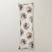 ダッシ絵を描ャンドの滑らかな黒褐色の犬アート ボディピロー (裏面 (縦))