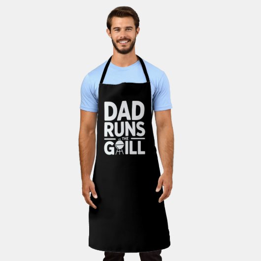 ダッド・ランズ・ザ・グリル BBQ エプロン (着用した状態)