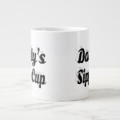 ダディおもしろいコーヒー引用文ブラックハーフ文字 ジャンボコーヒーマグカップ (正面)