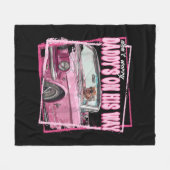 ダディおもしろいズホームトランプピンク2024テイクアメリカバ フリースブランケット (正面(横))