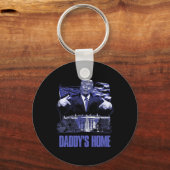 ダディスホームホワイトハウストランプ2024選挙 キーホルダー (正面)