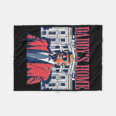 ダディズホームホワイトハウストランプ2024 フリースブランケット (正面(横))