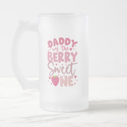 ダディーオブザベリースイートワンストロベリー誕生日 フロストグラスビールジョッキ (左)