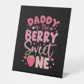 ダディーオブザベリースイートワンストロベリー誕生日 台座サイン (正面)