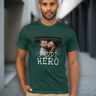 ダディーヒーローホワイトタイポグラフィパパフォトグリーン Tシャツ