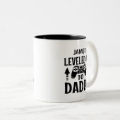 ダディ名までレベルアップしたゲーマーパーソナライズされた ツートーンマグカップ (正面右)