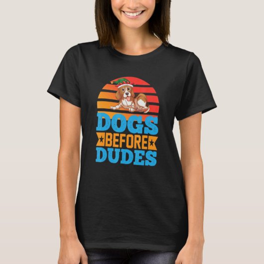 ダデスの前の犬 Tシャツ (正面)