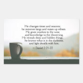 ダニエル2:21-22彼は時と季節を変える 長方形シール (正面)
