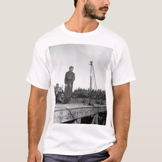 ダニー・ケイの有名なステージのand_Warイメージ Tシャツ (正面)