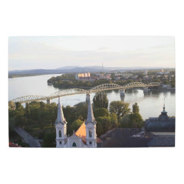 ダヌベ橋はハンガリーとスロバキアを結ぶ。 メタルプリント