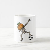 ダビングおもしろいパンプキンヘッドサッカーギフトアイディア コーヒーマグカップ (中央)