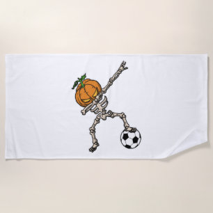 ダビングおもしろいパンプキンヘッドサッカーギフトアイディア ビーチタオル