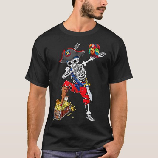 ダビングするスケルトンの海賊 Tシャツ (正面)