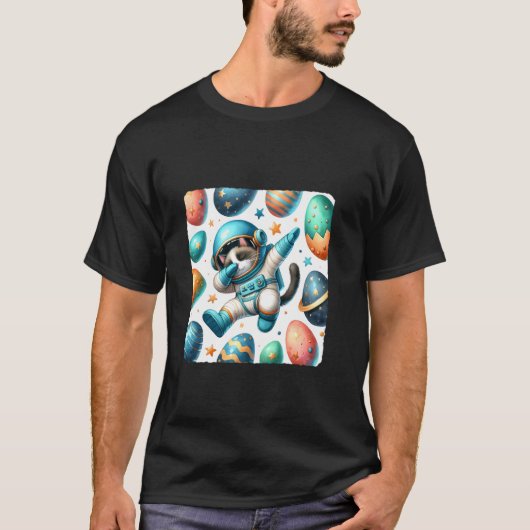 ダビングする猫宇宙飛行士 卵と一緒に宇宙に浮かぶ P Tシャツ (正面)