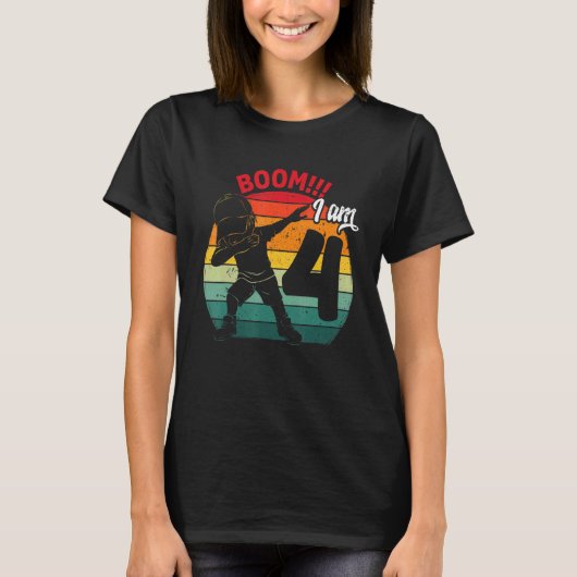 ダビングボーイ4歳の誕生日パーティー4 4年 Tシャツ (正面)