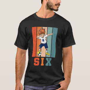 ダビング少年6歳サッカー選手ヴィンテージ6日B Tシャツ
