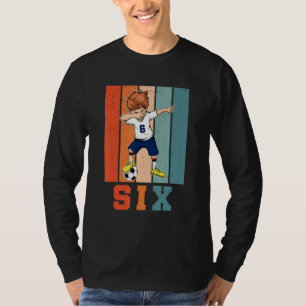 ダビング少年6歳サッカー選手ヴィンテージ6日B Tシャツ