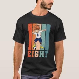 ダビング少年8歳サッカー選手ヴィンテージ8日B Tシャツ