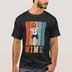 ダビング少年9歳サッカー選手ヴィンテージ9日B Tシャツ