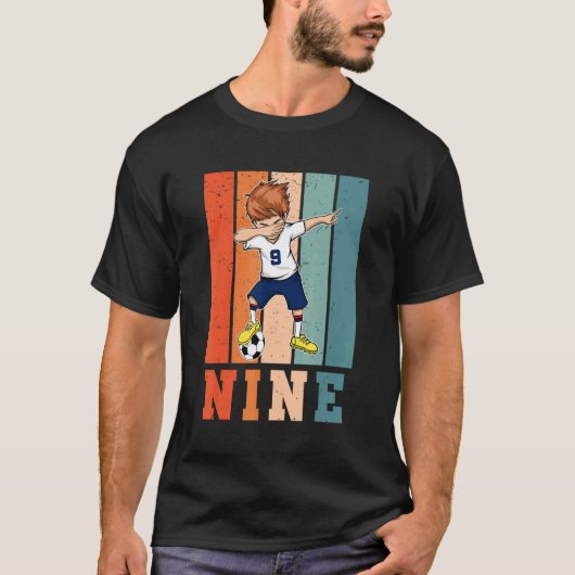ダビング少年9歳サッカー選手ヴィンテージ9日B Tシャツ (正面)