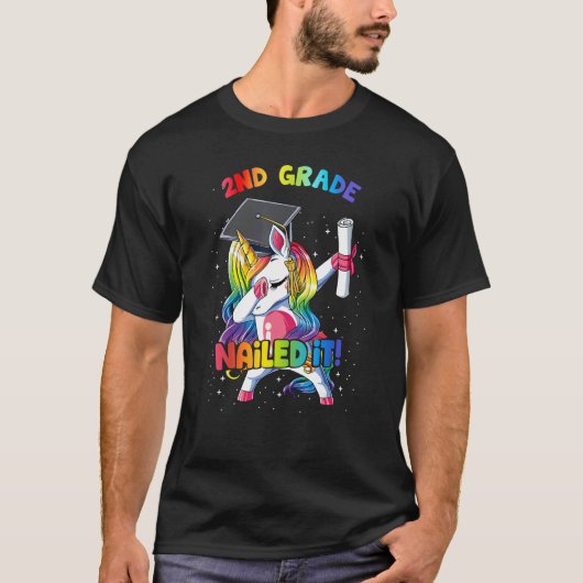 ダビング虹のユニコーン2年生が釘付け Tシャツ (正面)