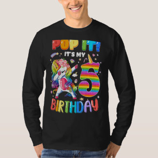 ダビングUnicorn 5歳5誕生日ポップ・アートのIt Fi Tシャツ