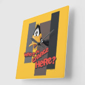 ダフィー・ダック™「誰が担当する?」 スクエア壁時計 (傾斜)