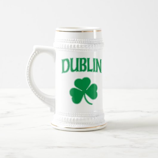 ダブリンのアイルランド語 ビールジョッキ (左)