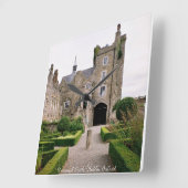 ダブリン・アイルランドのドリムナグ城の時計。 スクエア壁時計 (傾斜)