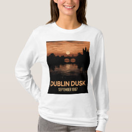 ダブリン+薄暮ウィメンズTシャツ | アイルランド旅行アート Tシャツ
