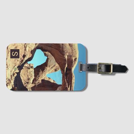 ダブルアーチ砂漠の写真とモノグラム ラゲッジタグ (正面横)