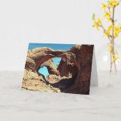 ダブルアーチ砂漠の風景の写真 カード (黄色い花)