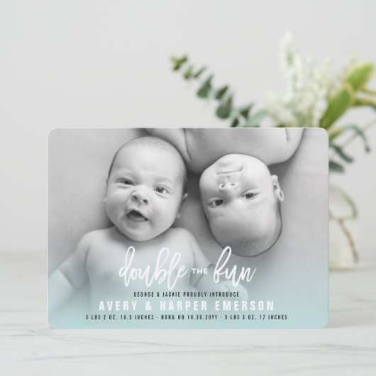 ダブルザおもしろい男の赤ちゃんツインズ誕生のお知らせ 案内状 (スタンド正面)