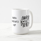 ダブルシリンジナースがショットを呼び出おもしろいすナース コーヒーマグカップ (正面右)