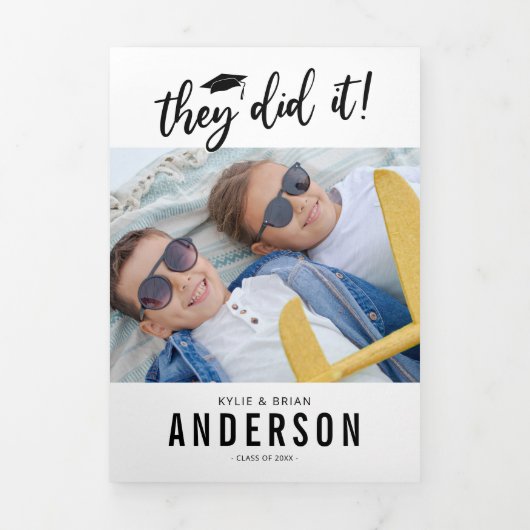 ダブル卒業写真パーティの招待状 三つ折り招待状 (カバー)