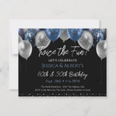 ダブル誕生日ブルーとシルバーのバルーン招待状 招待状 (正面)