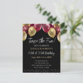 ダブル誕生日レッドおよび金ゴールドバルーン招待状 招待状 (スタンド正面)