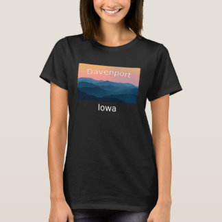 ダベンポートアイオワマウンテンサンセットホームタウン Tシャツ