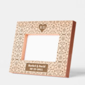 ダマスクのパターン名モノグラムとハート結婚の レーザー彫刻フレーム (左)