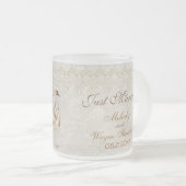 ダマスクエレガンス – たった今結婚しました フロストグラスマグカップ (正面右)