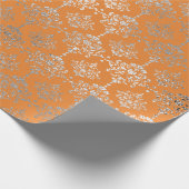 ダマスクシルバーメタリック王室のコーラルオレンジデリカット ラッピングペーパー (角)
