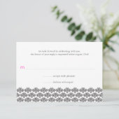 ダマスクシンプルブラック結婚ピンクの返信 出欠カード (スタンド正面)