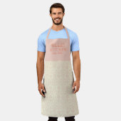 ダマスクスタイリッシュパターン エプロン (着用した状態)