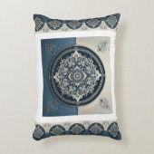 ダマスクスタイルブルー&ベージュ アクセントクッション (正面(垂直))