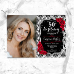 ダマスクブラックシルバーレッドローゼフォト50誕生日 招待状<br><div class="desc">エレガントフローラ50歳のフェミニン誕生日の招待状と写真。グラム白黒レッドデザインとフェイクグリッター銀。特徴は黒と白のダマスクパターン、赤いバラ、スクリプトのフォントと紙吹雪。大人スタイリッシュのお祝いパーティーに最適。独自の詳細でパーソナライズどんなカスタマイズ年でもいい！印刷されたZazzle招待状または即時ダウンロードのデジタル印刷可能なテンプレート。</div>