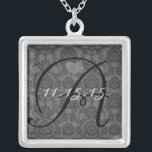 ダマスクモノグラム結婚の命日ネックレス シルバープレートネックレス<br><div class="desc">のKeepsake Wedding Party Necklaces – 背景色を変更するには結婚クリックカスタマイズ - edit最後のツールを選択し、表示された色の1つを選択するか、カスタムのウェディング色のRGB 16進コードを入力します。</div>