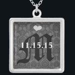 ダマスクモノグラム結婚の命日ネックレス シルバープレートネックレス<br><div class="desc">のKeepsake Wedding Party Necklaces – 背景色を変更するには結婚クリックカスタマイズ - edit最後のツールを選択し、表示された色の1つを選択するか、カスタムのウェディング色のRGB 16進コードを入力します。</div>